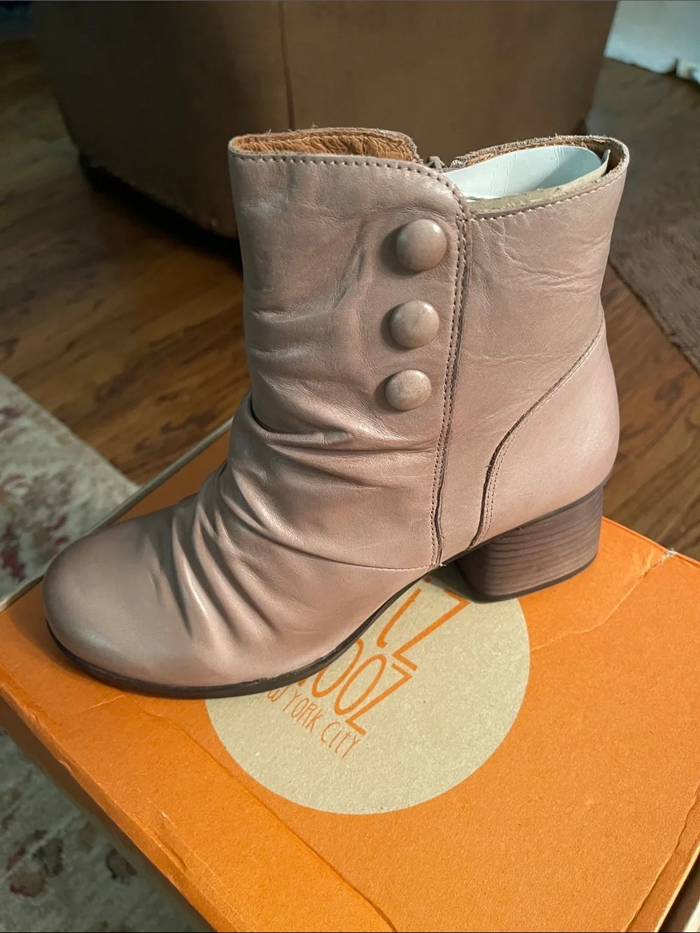 Mix Mooz Womens Ruched Taupe Leather Button Ankle Boots- 40 EU- NIB